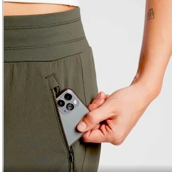 ATHLETA North Trekkie Joggers in Olive sz 10 - Picture 6 of 8